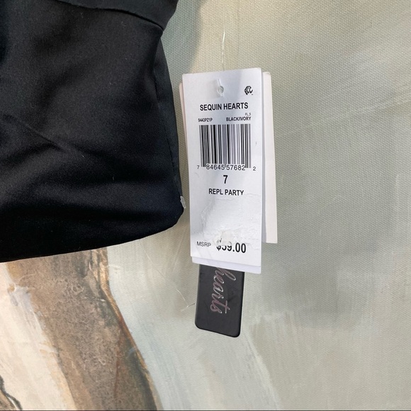 Sequin Hearts Black Cropped Sleeveless Party Top - Picture 3 of 6